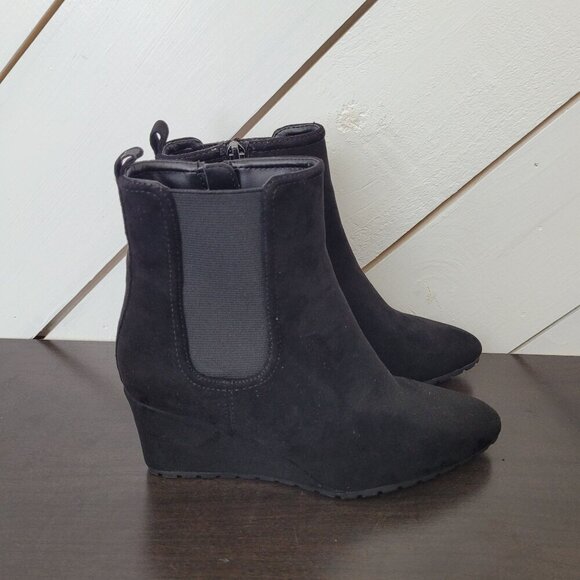 NEW Anne Klein Valore Womens Black Suede Ankle Booties Wedge Size 6.5 - Picture 1 of 10